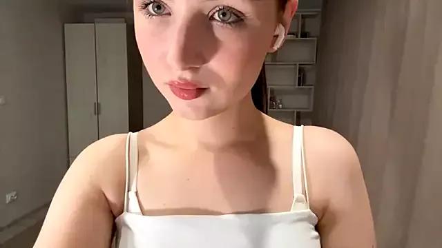 RinaModel from StripChat is Freechat