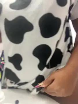 riri_brunnete from StripChat