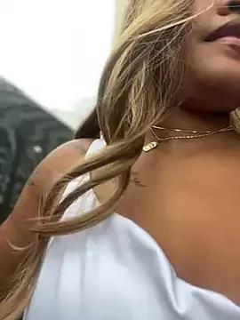 riri_brunnete from StripChat