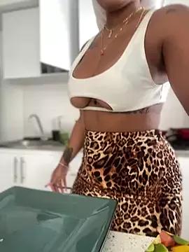 riri_brunnete from StripChat