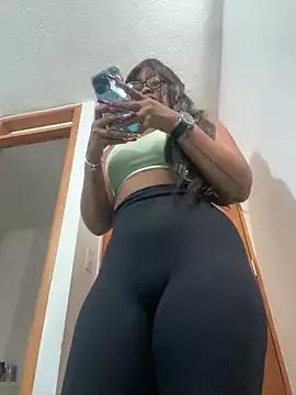 riri_brunnete from StripChat