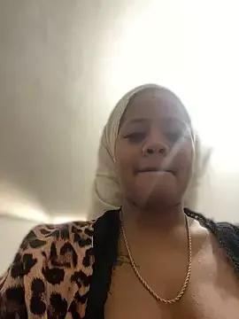 riri_brunnete from StripChat