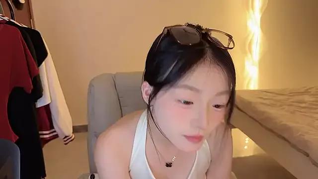 Robin-o3 from StripChat is Freechat