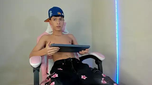 RoderickCameron from StripChat is Freechat