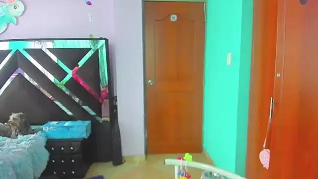Rosa_ from StripChat is Freechat