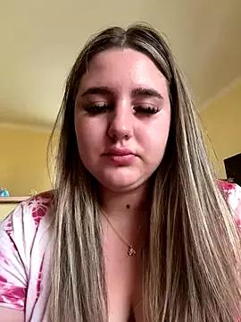 RosaDiLuna from StripChat is Freechat