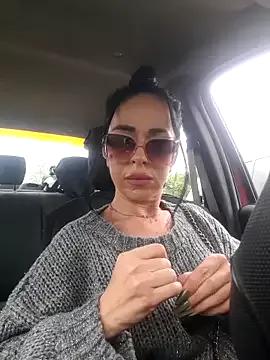 Rosaliemilaxxx from StripChat is Freechat