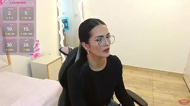 Explore our live girls sluts from our Custom and Multi clubs and checkout exclusive access to highly interactive content, such as shape, hair, titties, pussy type and many more.
