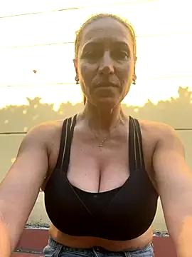 Rosalinda_Rosalinda from StripChat is Freechat