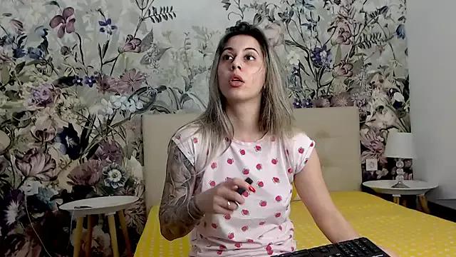 Explore our live girls sluts from our Custom and Multi clubs and checkout exclusive access to highly interactive content, such as shape, hair, titties, pussy type and many more.