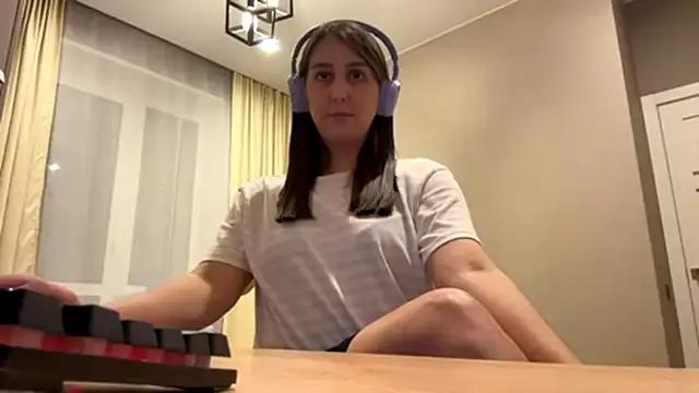 RoseRossi from StripChat is Freechat