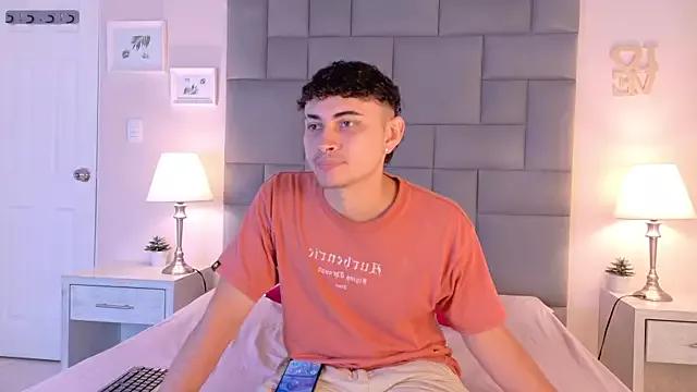 Rosse_and_mike from StripChat is Freechat