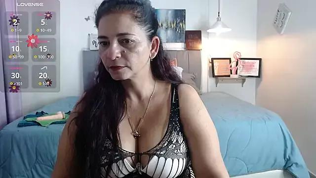 Explore our live girls sluts from our Custom and Multi clubs and checkout exclusive access to highly interactive content, such as shape, hair, titties, pussy type and many more.