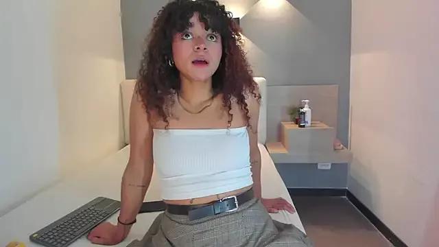 Explore our live girls sluts from our Custom and Multi clubs and checkout exclusive access to highly interactive content, such as shape, hair, titties, pussy type and many more.