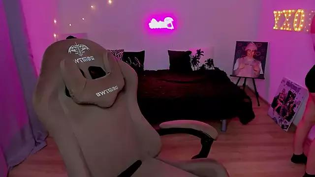 Explore our live girls sluts from our Custom and Multi clubs and checkout exclusive access to highly interactive content, such as shape, hair, titties, pussy type and many more.