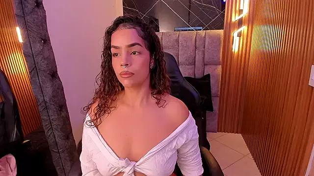 Explore our live girls sluts from our Custom and Multi clubs and checkout exclusive access to highly interactive content, such as shape, hair, titties, pussy type and many more.