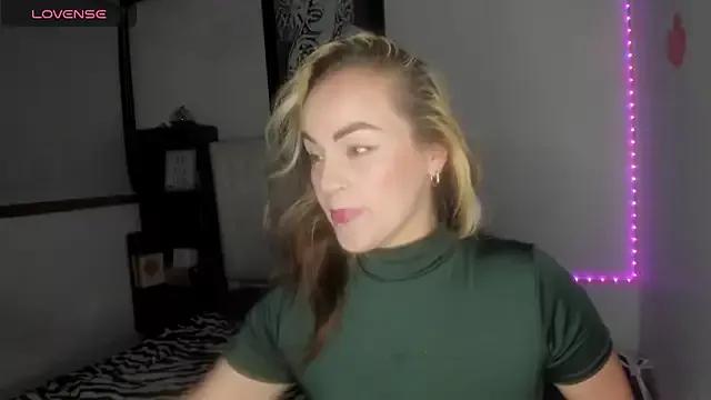 Explore our live girls sluts from our Custom and Multi clubs and checkout exclusive access to highly interactive content, such as shape, hair, titties, pussy type and many more.