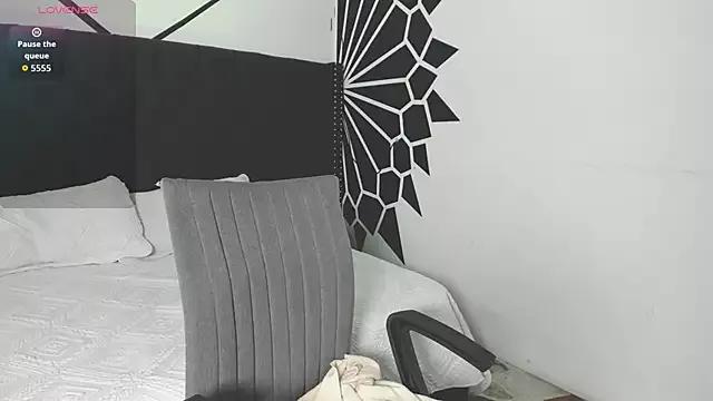 Explore our live girls sluts from our Custom and Multi clubs and checkout exclusive access to highly interactive content, such as shape, hair, titties, pussy type and many more.