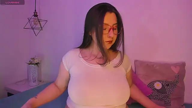 Roxxanne_Bail from StripChat