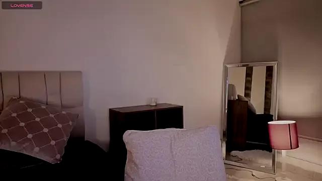 Roxxy_mora from StripChat