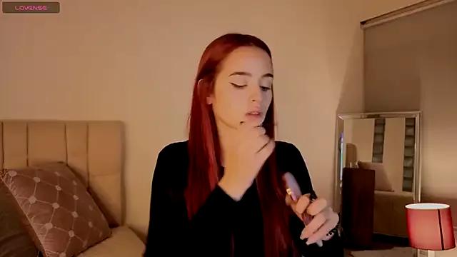 Roxxy_mora from StripChat