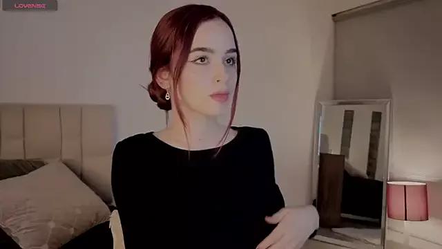 Roxxy_mora from StripChat