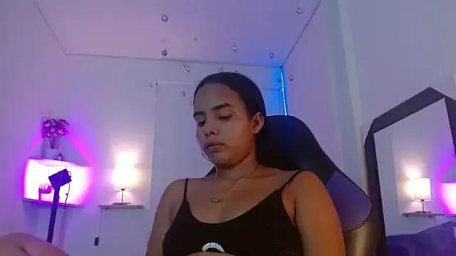 Explore our live girls sluts from our Custom and Multi clubs and checkout exclusive access to highly interactive content, such as shape, hair, titties, pussy type and many more.