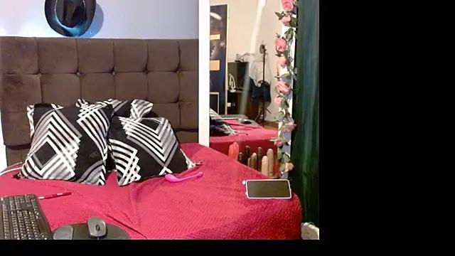Explore our live girls sluts from our Custom and Multi clubs and checkout exclusive access to highly interactive content, such as shape, hair, titties, pussy type and many more.