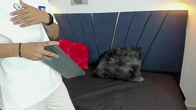 Explore our live girls sluts from our Custom and Multi clubs and checkout exclusive access to highly interactive content, such as shape, hair, titties, pussy type and many more.