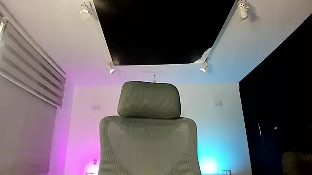 Explore our live girls sluts from our Custom and Multi clubs and checkout exclusive access to highly interactive content, such as shape, hair, titties, pussy type and many more.