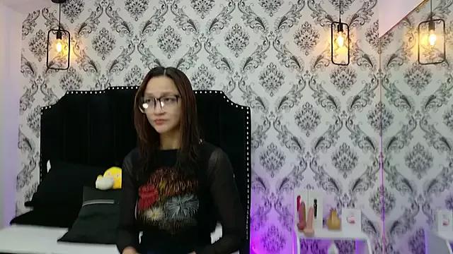 Explore our live girls sluts from our Custom and Multi clubs and checkout exclusive access to highly interactive content, such as shape, hair, titties, pussy type and many more.