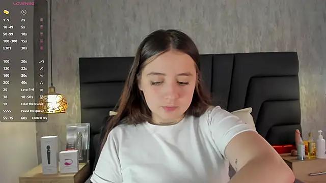 Explore our live girls sluts from our Custom and Multi clubs and checkout exclusive access to highly interactive content, such as shape, hair, titties, pussy type and many more.