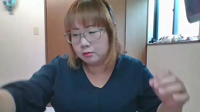SAKU-RA-chan from StripChat is Freechat