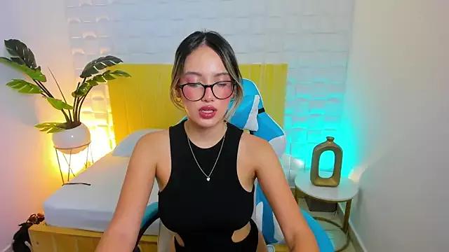 saliha_pinky from StripChat is Freechat