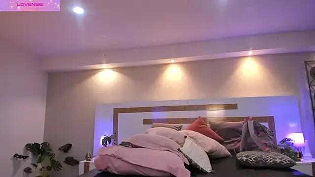 Explore our live girls sluts from our Custom and Multi clubs and checkout exclusive access to highly interactive content, such as shape, hair, titties, pussy type and many more.