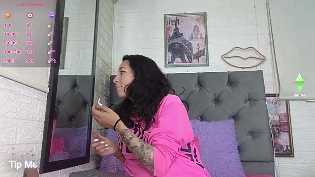 Explore our live girls sluts from our Custom and Multi clubs and checkout exclusive access to highly interactive content, such as shape, hair, titties, pussy type and many more.