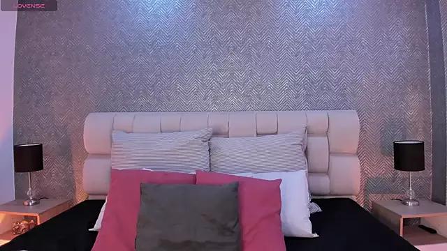Explore our live girls sluts from our Custom and Multi clubs and checkout exclusive access to highly interactive content, such as shape, hair, titties, pussy type and many more.