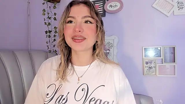 SamantaBone from StripChat