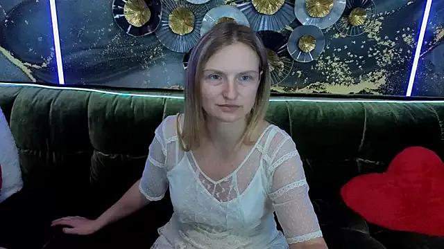 SamantaRise from StripChat is Freechat