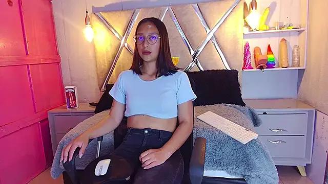 Explore our live girls sluts from our Custom and Multi clubs and checkout exclusive access to highly interactive content, such as shape, hair, titties, pussy type and many more.