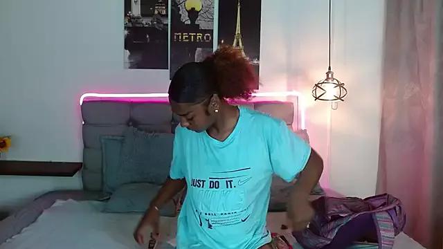 samara_roxx from StripChat is Freechat