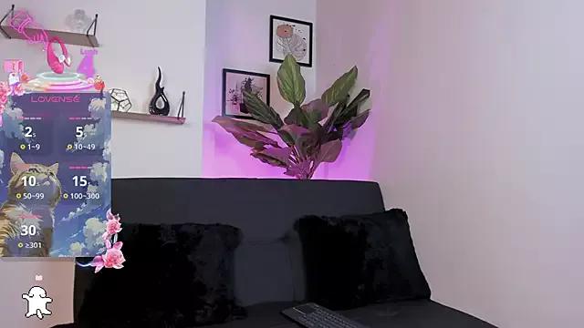 Explore our live girls sluts from our Custom and Multi clubs and checkout exclusive access to highly interactive content, such as shape, hair, titties, pussy type and many more.