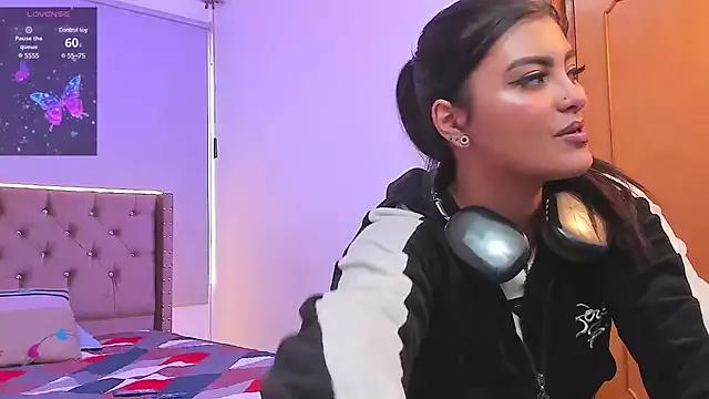 Explore our live girls sluts from our Custom and Multi clubs and checkout exclusive access to highly interactive content, such as shape, hair, titties, pussy type and many more.