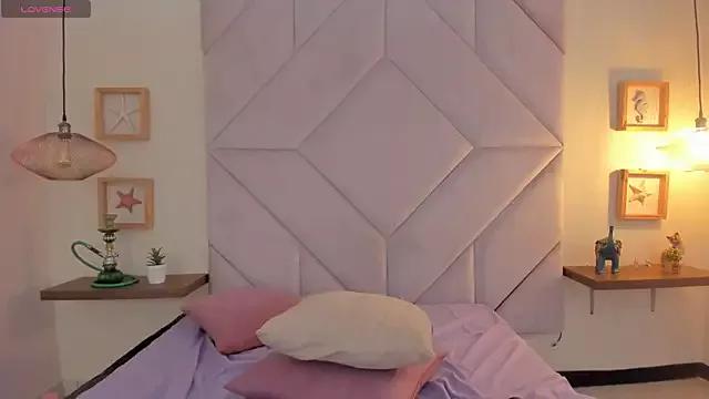 Explore our live girls sluts from our Custom and Multi clubs and checkout exclusive access to highly interactive content, such as shape, hair, titties, pussy type and many more.