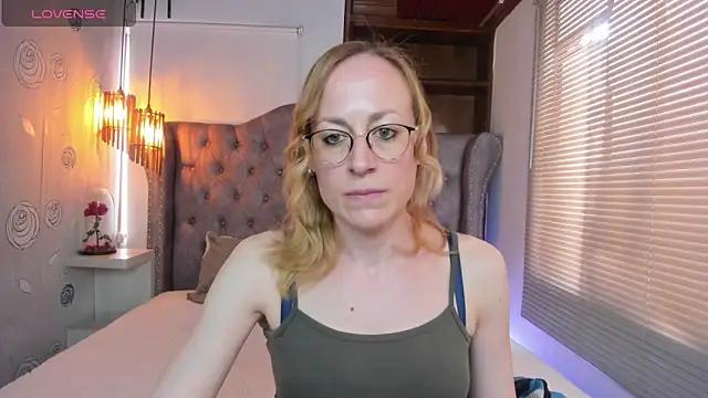 Explore our live girls sluts from our Custom and Multi clubs and checkout exclusive access to highly interactive content, such as shape, hair, titties, pussy type and many more.