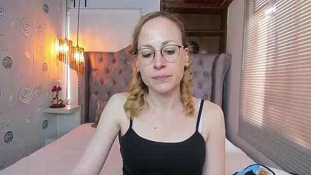 Explore our live girls sluts from our Custom and Multi clubs and checkout exclusive access to highly interactive content, such as shape, hair, titties, pussy type and many more.