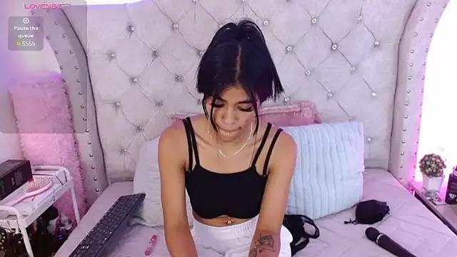 Explore our live girls sluts from our Custom and Multi clubs and checkout exclusive access to highly interactive content, such as shape, hair, titties, pussy type and many more.