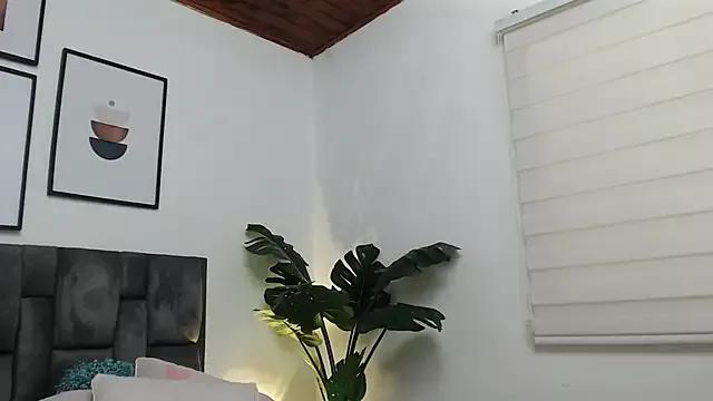Explore our live girls sluts from our Custom and Multi clubs and checkout exclusive access to highly interactive content, such as shape, hair, titties, pussy type and many more.