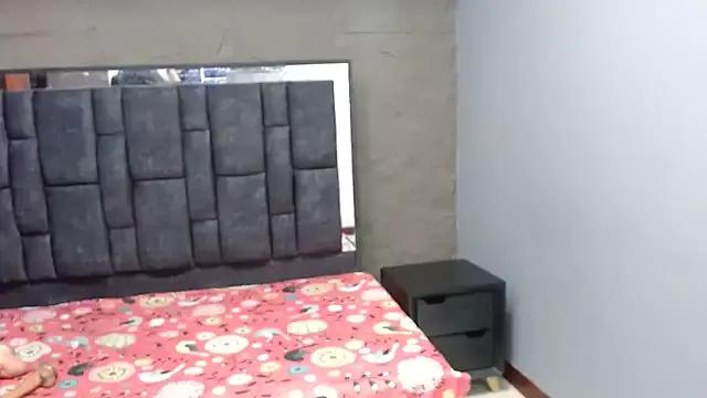 Explore our live girls sluts from our Custom and Multi clubs and checkout exclusive access to highly interactive content, such as shape, hair, titties, pussy type and many more.