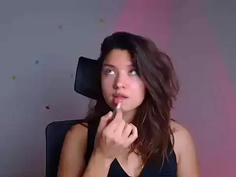 Sandra_Curly from StripChat is Freechat